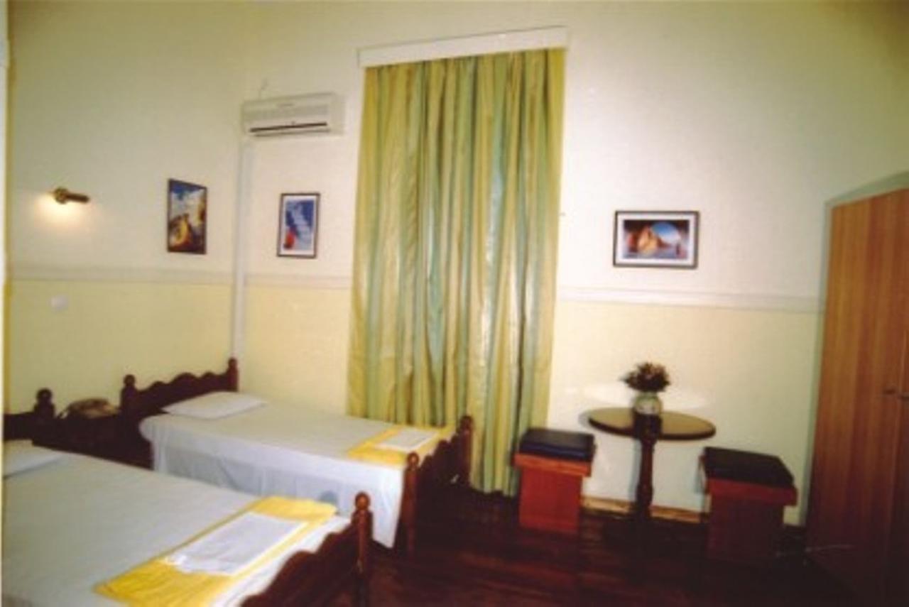 Auberge de jeunesse Lozanni à Athènes Extérieur photo