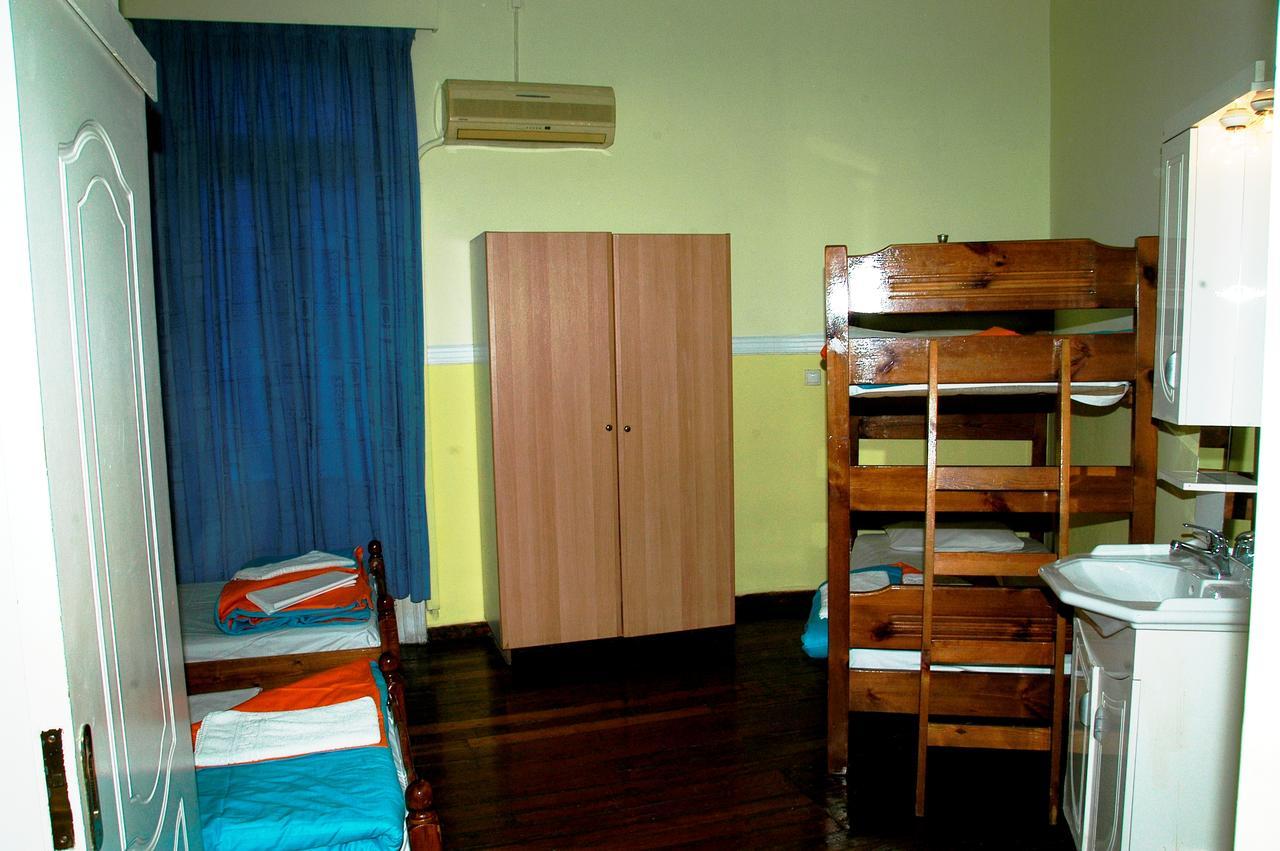 Auberge de jeunesse Lozanni à Athènes Extérieur photo