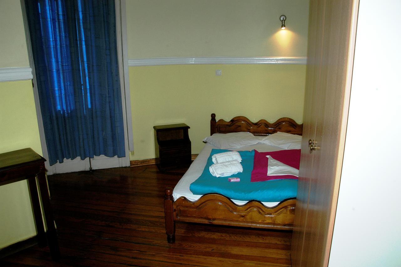 Auberge de jeunesse Lozanni à Athènes Extérieur photo