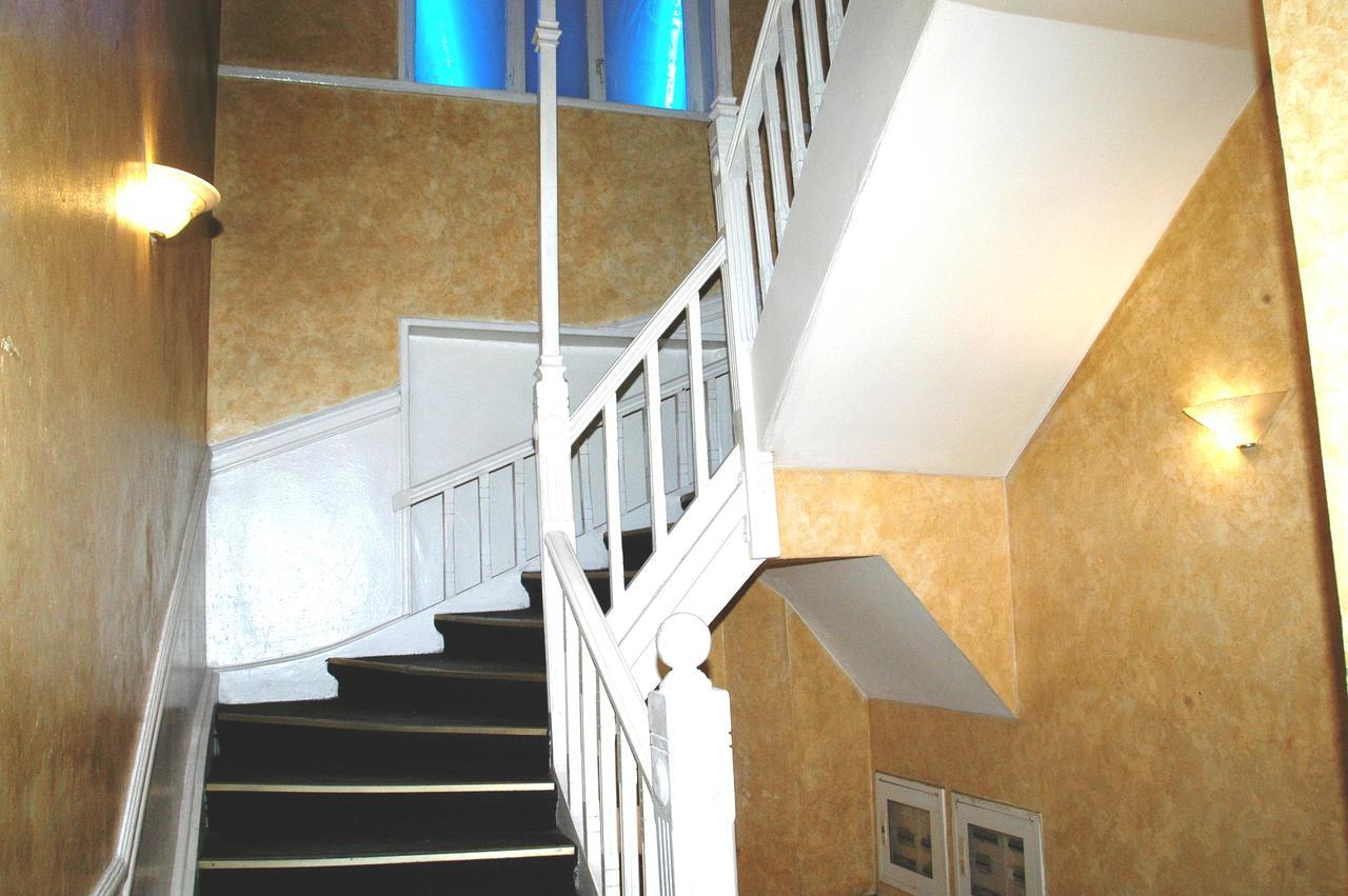 Auberge de jeunesse Lozanni à Athènes Extérieur photo